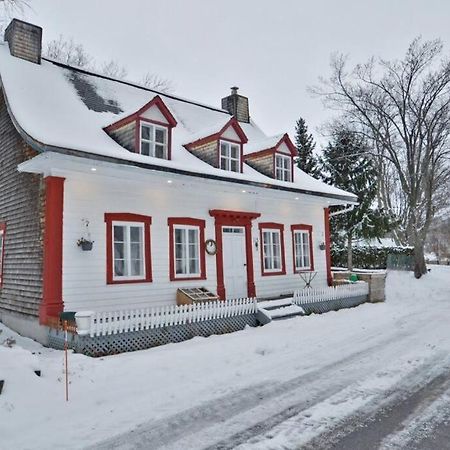 Om Chalet 1 Avec Spa Face Au Fleuve Saint-Jean Buitenkant foto